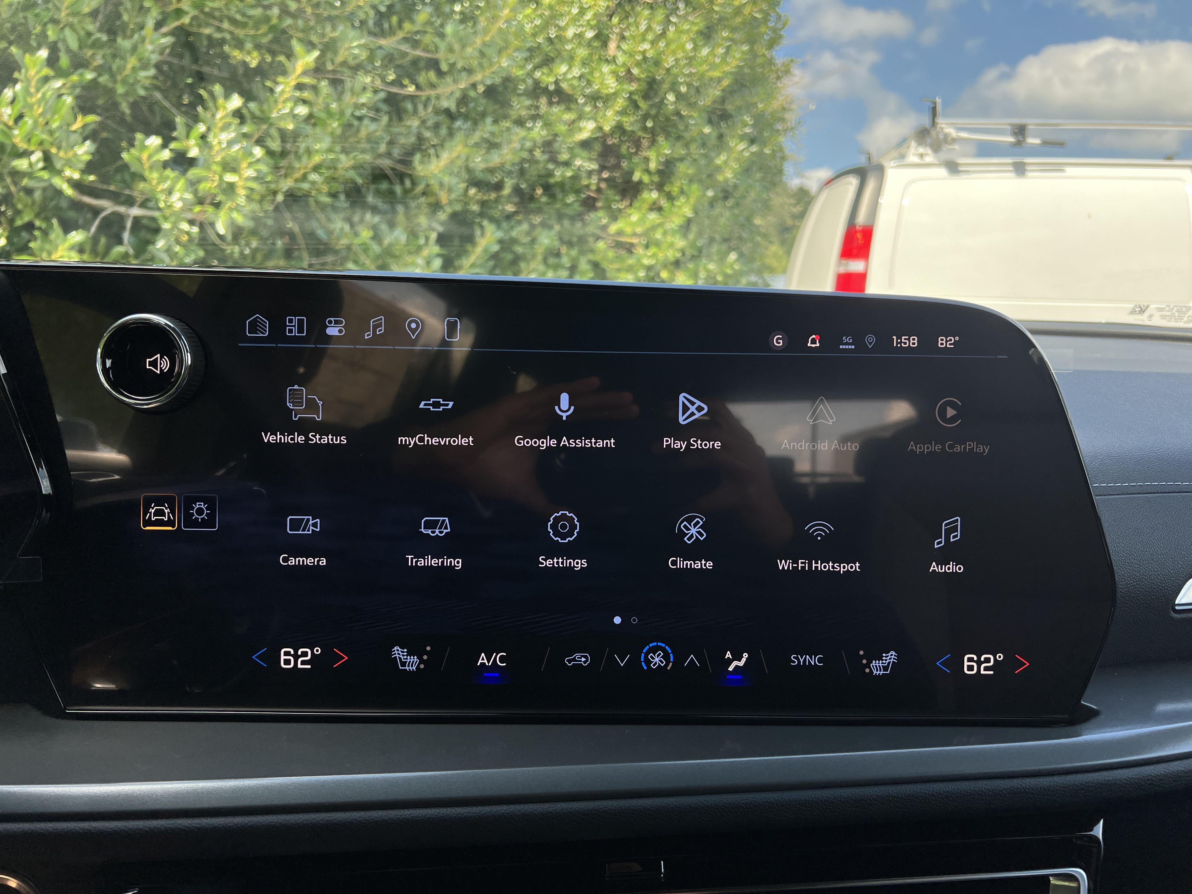 New 2027 Chevrolet Traverse LT w/ Sun and Wheel Package FWD image 25