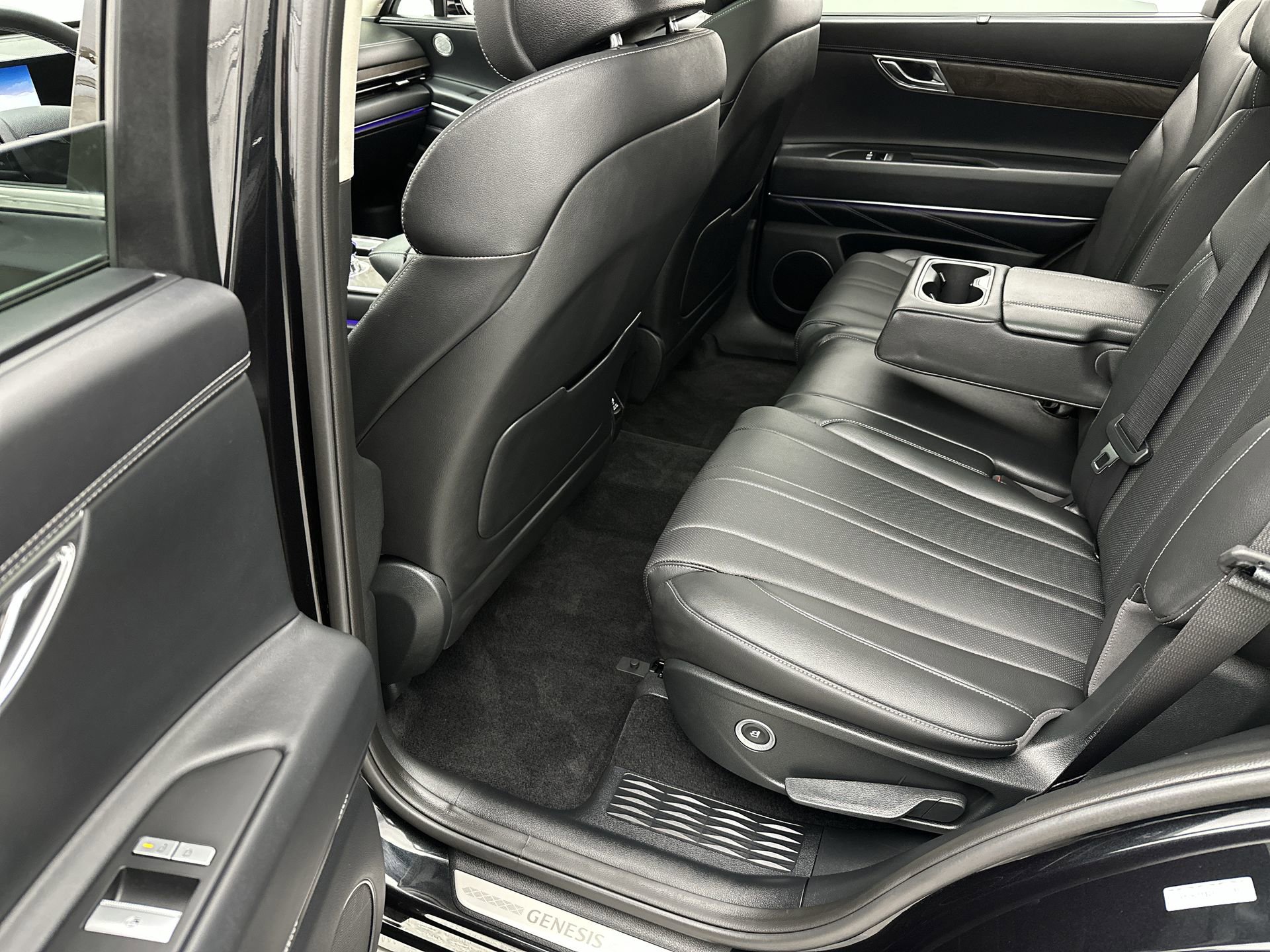 Certified 2025 Genesis GV80 2.5T Select AWD/4WD image 23