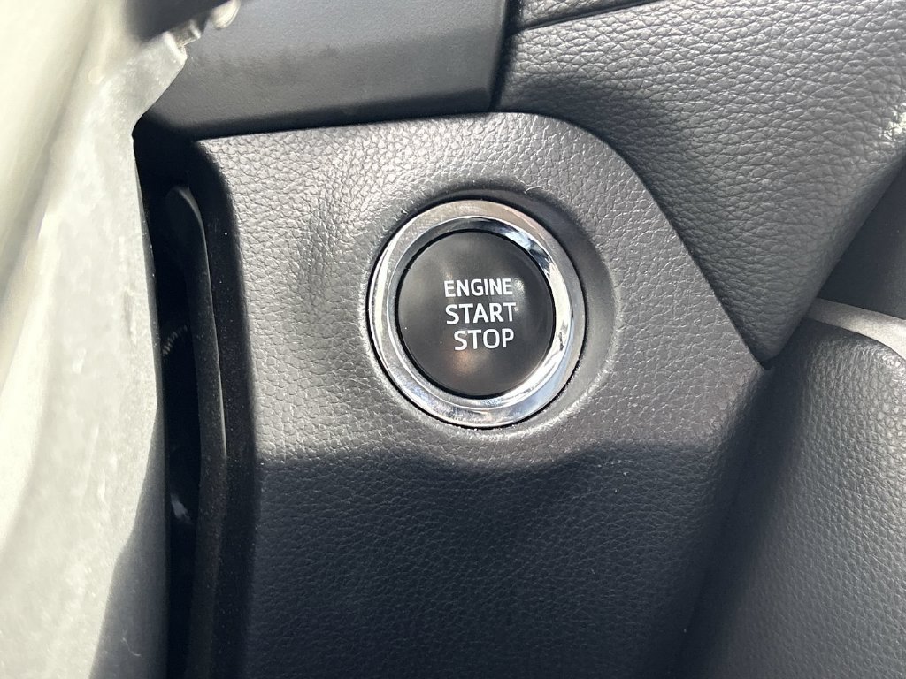 Used 2025 Toyota RAV4 XLE FWD image 20