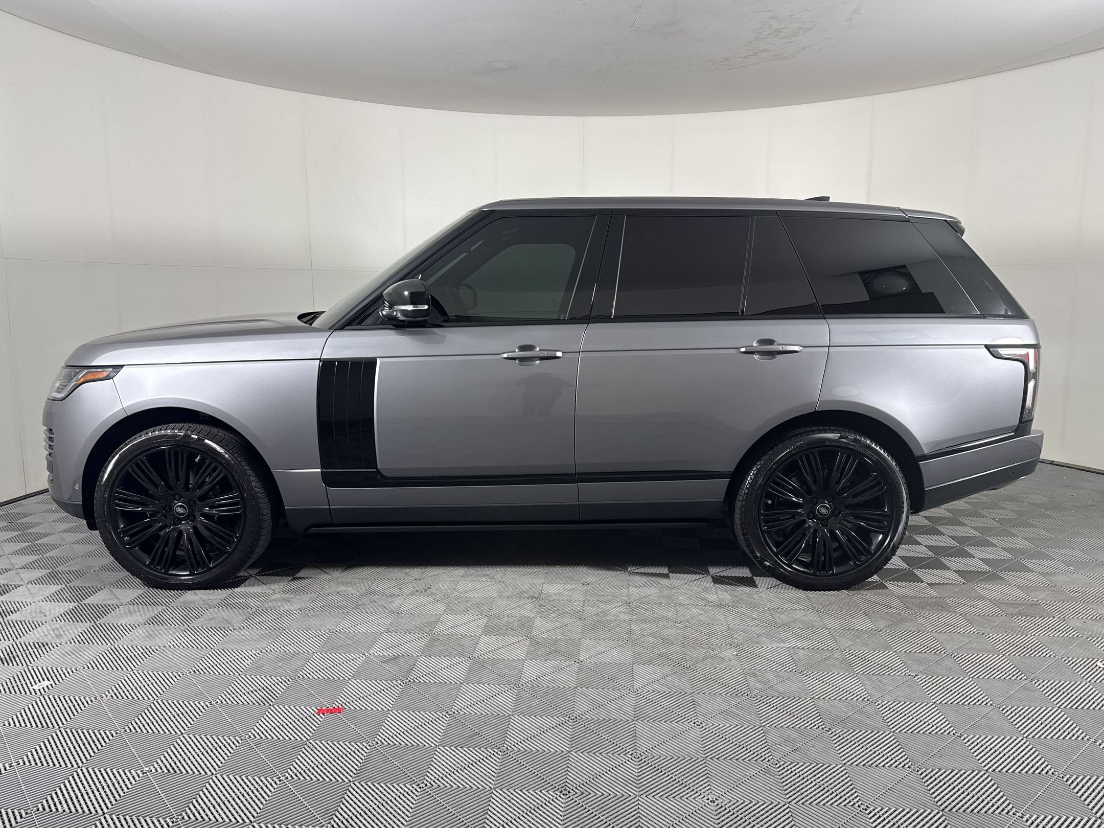 Used 2021 Land Rover Range Rover P525 Westminster Edition AWD/4WD image 2