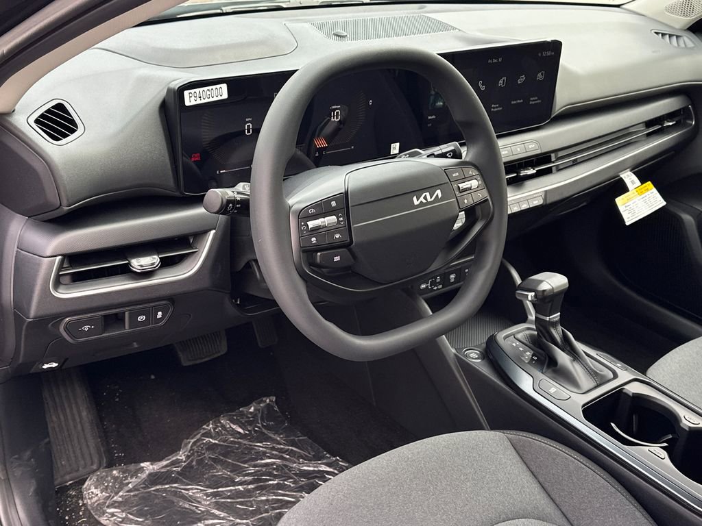 New 2025 Kia K4 LXS image 18