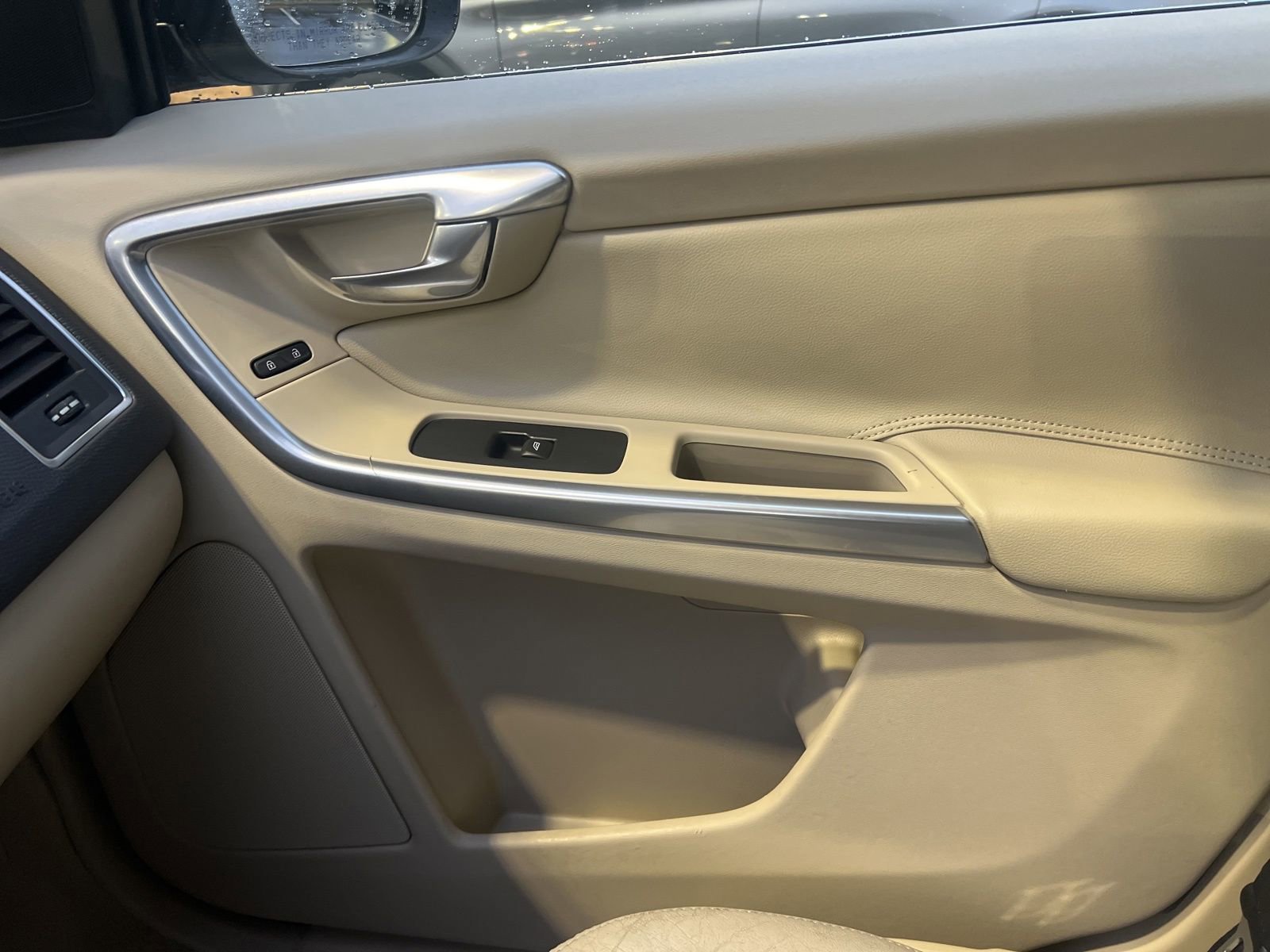 Used 2015 Volvo XC60 T5 Premier image 10