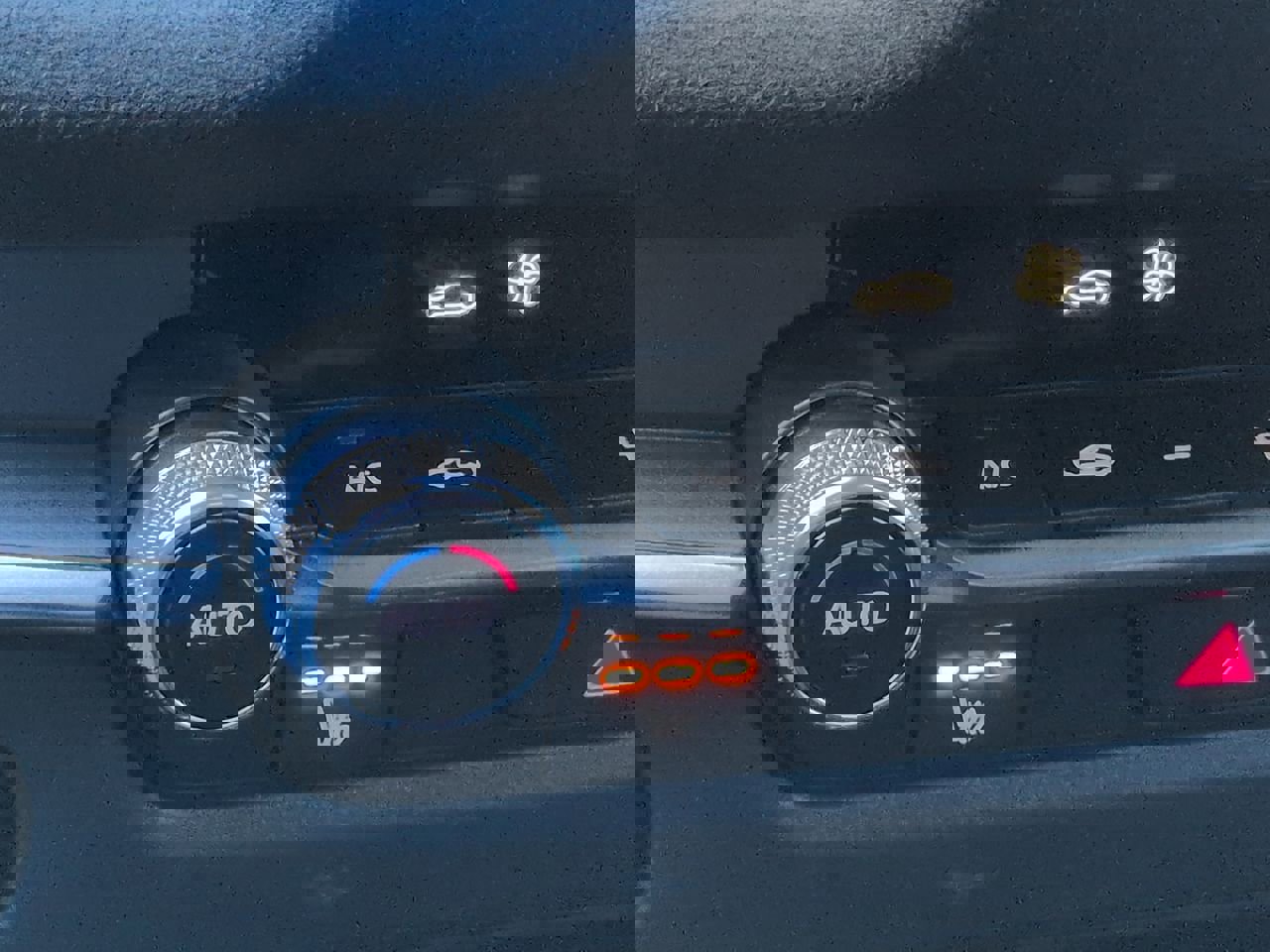 Used 2025 MAZDA CX-30 Carbon image 22