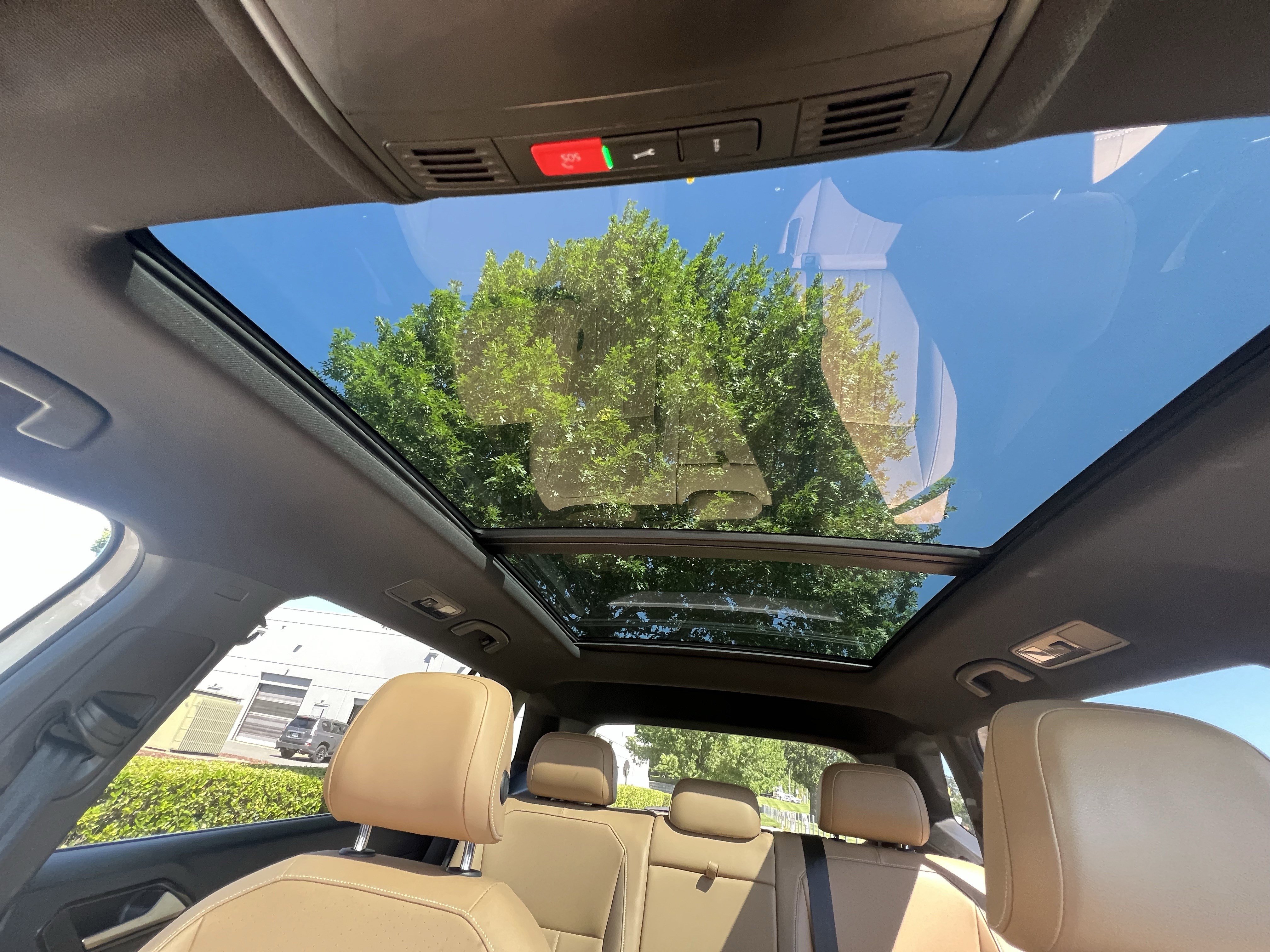 Used 2022 Volkswagen Tiguan SE w/ Panoramic Sunroof Package AWD/4WD image 29