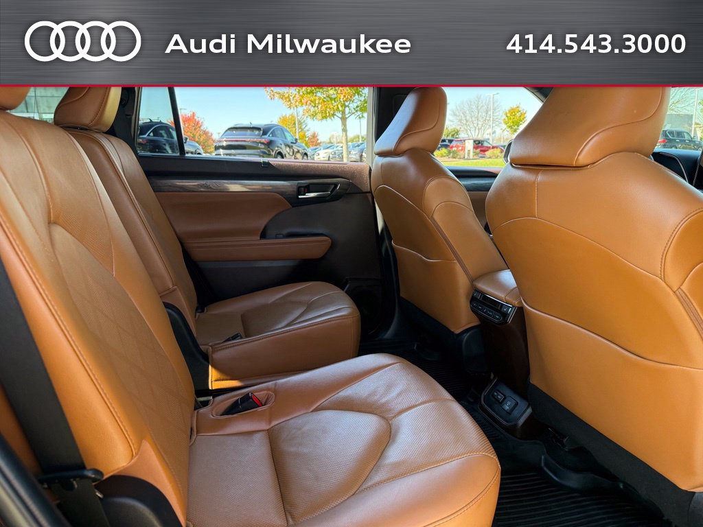 Used 2022 Toyota Highlander Platinum AWD/4WD image 34