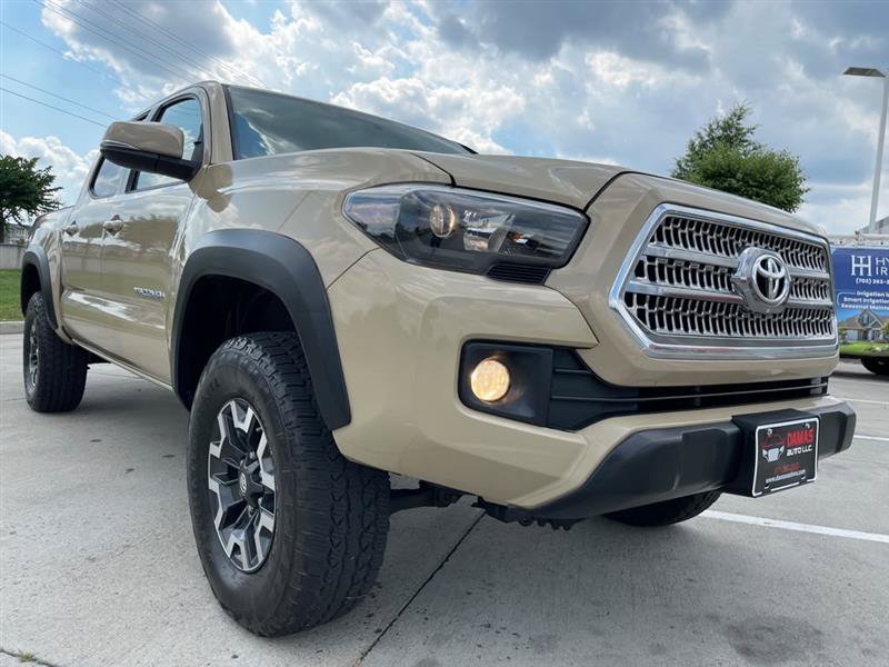 Used 2017 Toyota Tacoma TRD Off-Road w/ Tow Package (A/T) AWD/4WD image 62