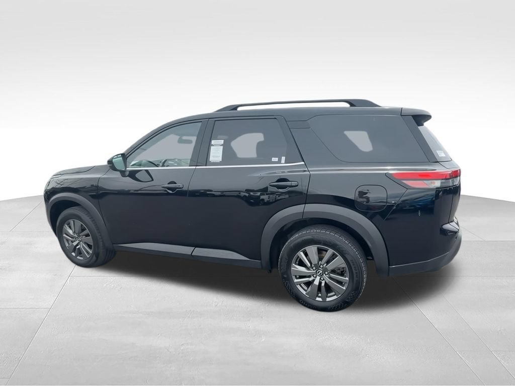 Used 2025 Nissan Pathfinder SV FWD image 6