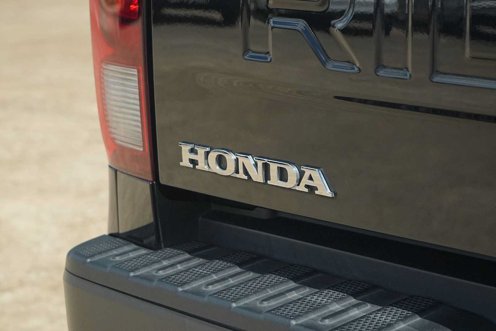 Certified 2025 Honda Ridgeline Black Edition image 7