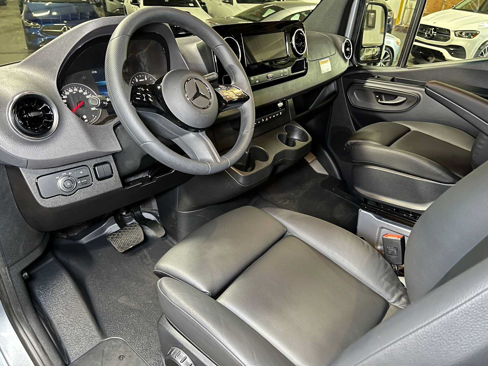 Used 2025 Mercedes-Benz Sprinter 2500 image 24