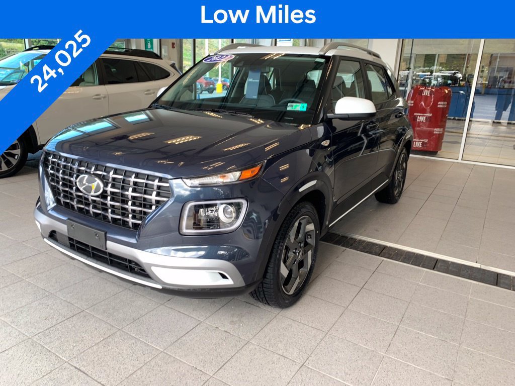 Certified 2022 Hyundai Venue Limited FWD image 2