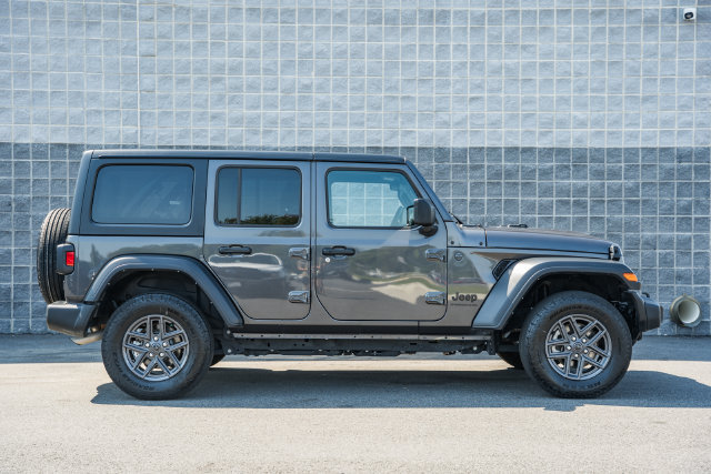 Used 2025 Jeep Wrangler Unlimited Sport AWD/4WD image 6