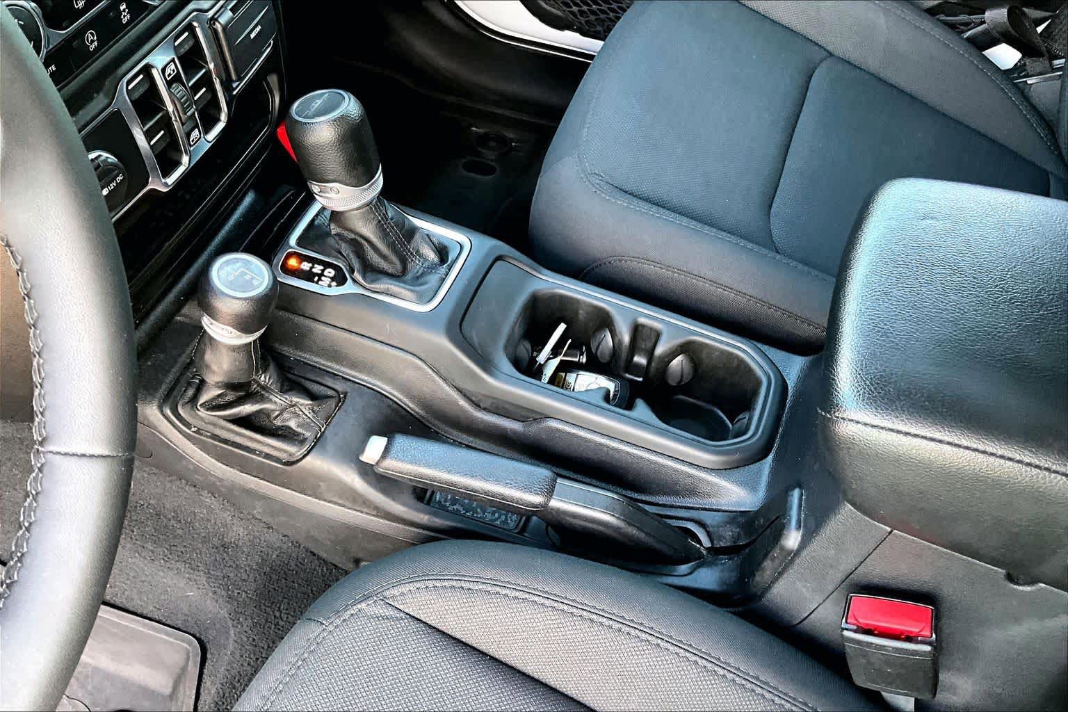 Used 2023 Jeep Gladiator Sport AWD/4WD image 17