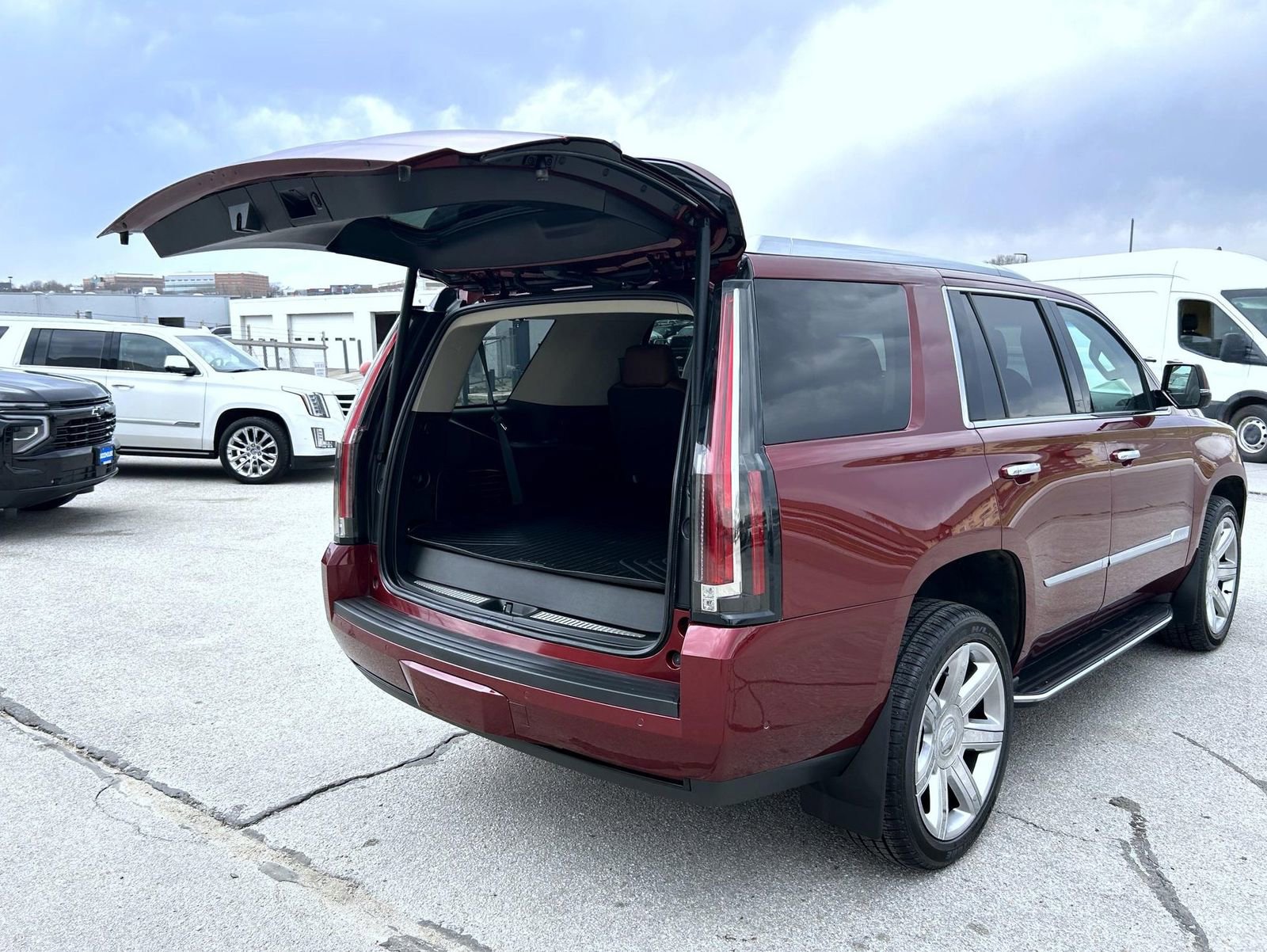 Used 2020 Cadillac Escalade Luxury image 22