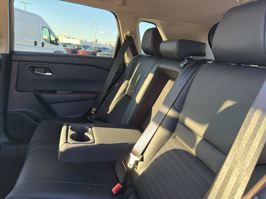 Certified 2025 Nissan Rogue SV image 31