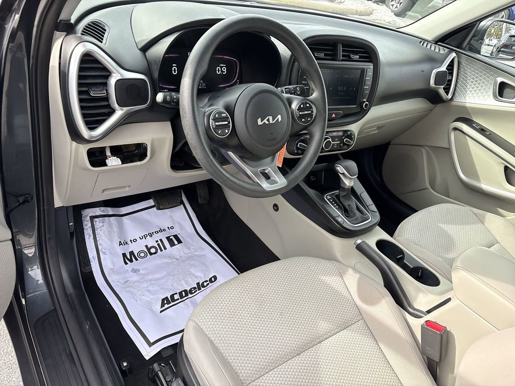 Used 2023 Kia Soul LX image 13