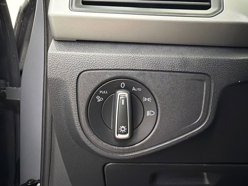 Used 2021 Volkswagen Atlas Cross Sport SE w/ Panoramic Sunroof Package image 34