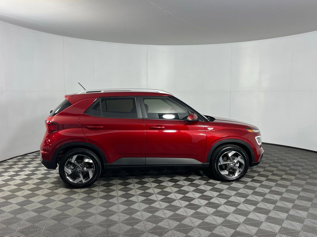 Used 2025 Hyundai Venue Limited image 3