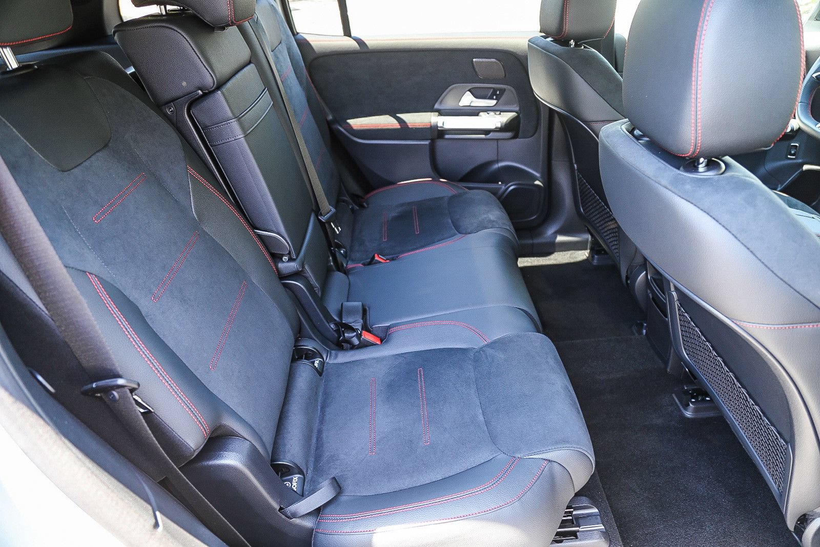 Used 2024 Mercedes-Benz EQB 300 4MATIC image 16