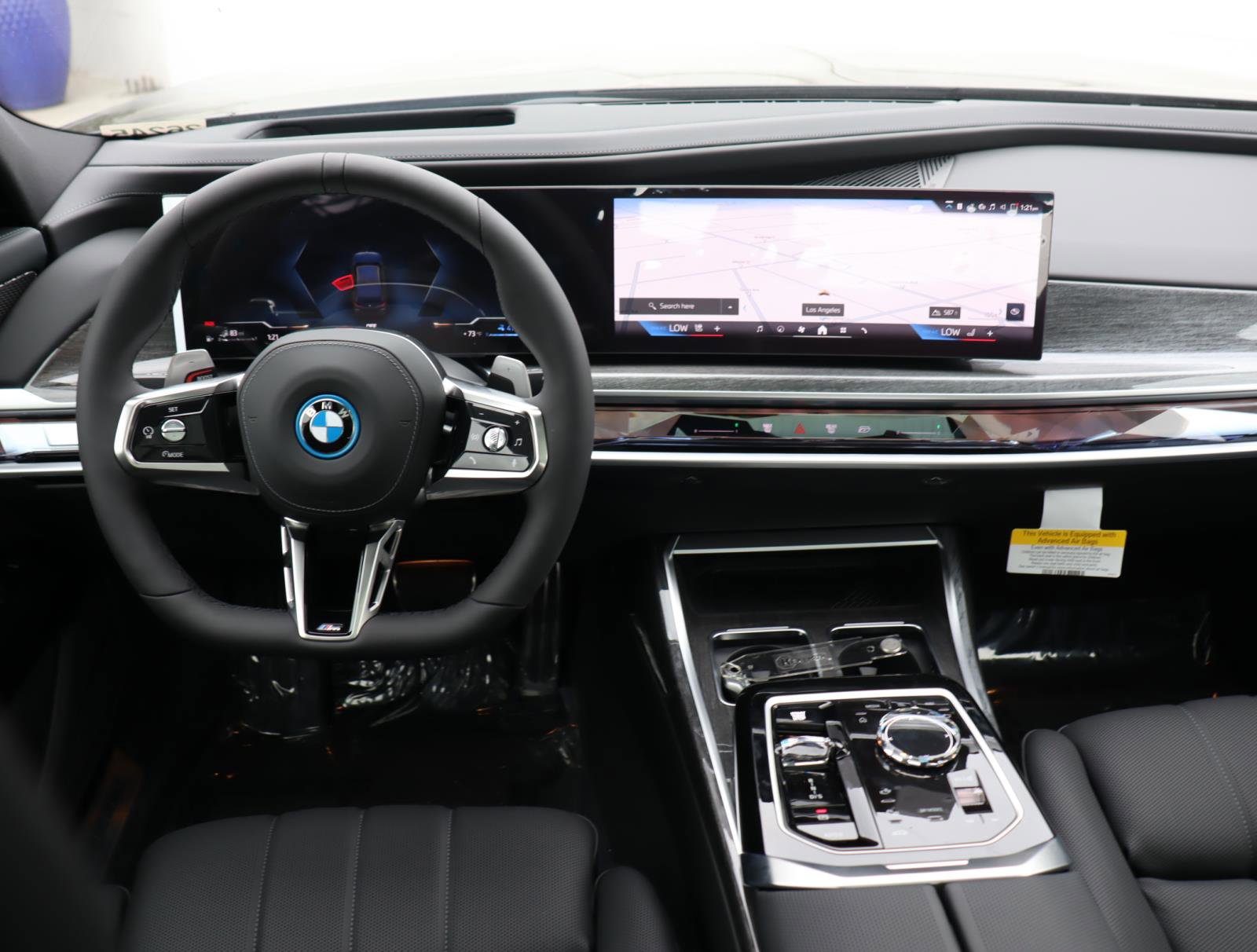 New 2026 BMW 750e xDrive w/ Premium Package image 10