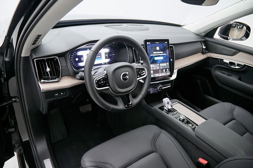 Used 2025 Volvo XC90 T8 Plus AWD/4WD image 12