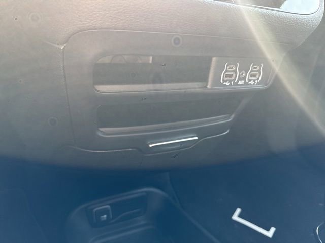 Used 2025 Chrysler Pacifica Select AWD/4WD image 22