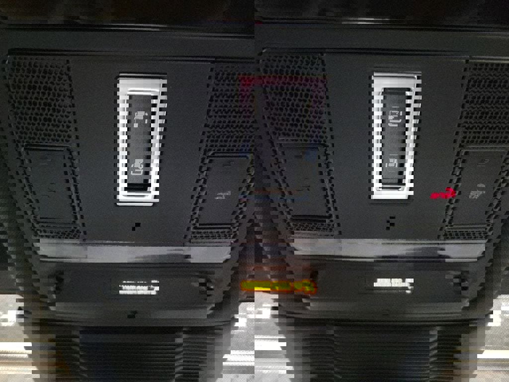 New 2025 Land Rover Discovery Sport Dynamic SE image 21