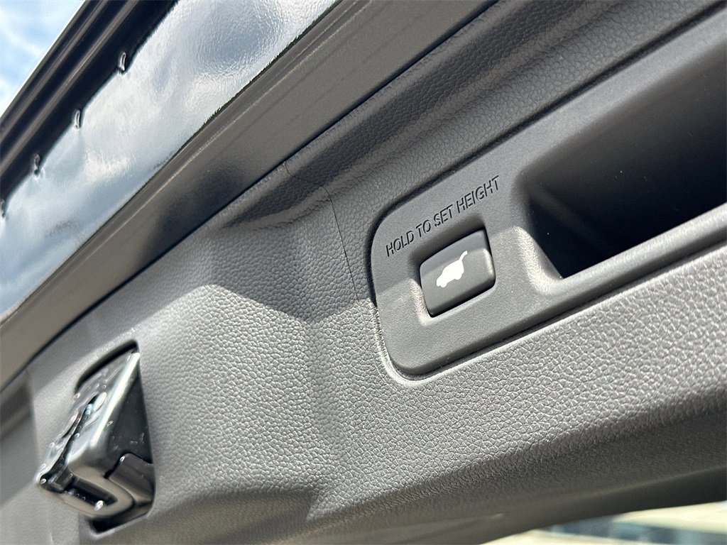 New 2025 Honda Pilot Touring image 7
