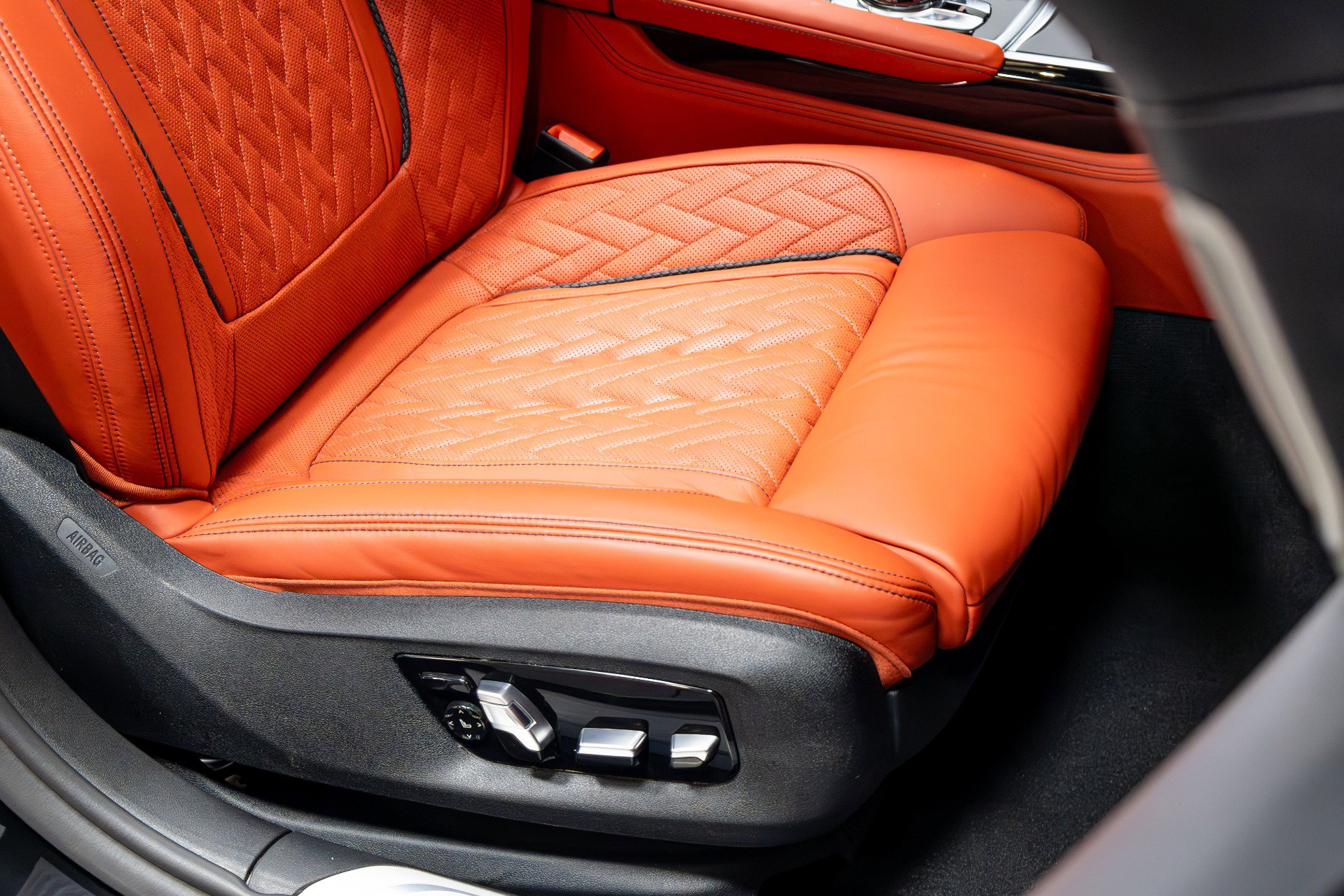 Used 2022 BMW M760i xDrive image 25