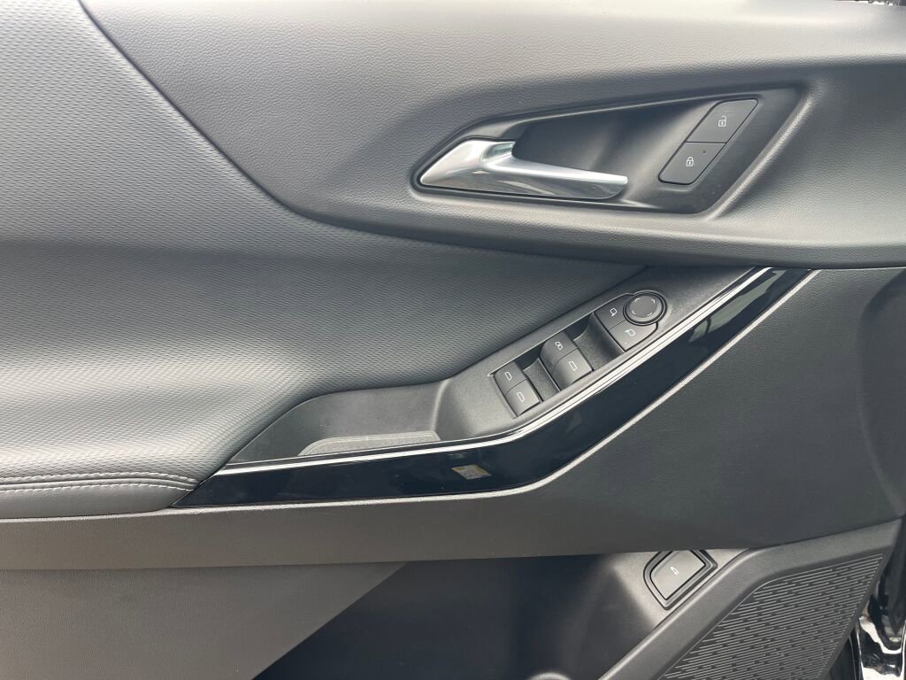 Used 2025 Chevrolet Equinox LT w/ Convenience Package II image 8