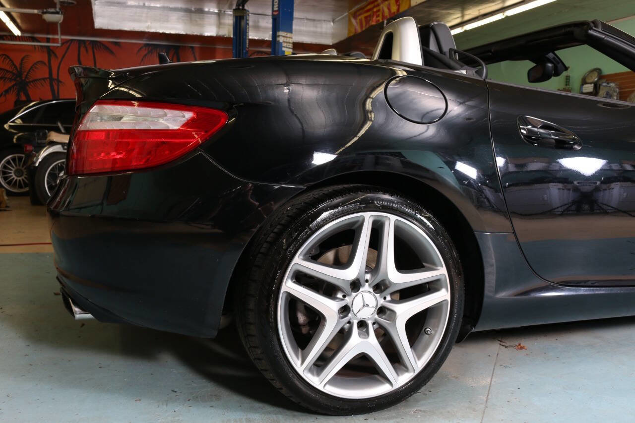 Used 2014 Mercedes-Benz SLK 250 w/ Premium Package image 21
