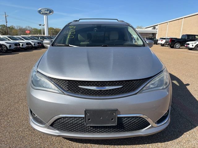 Used 2019 Chrysler Pacifica Touring-L Plus w/ Tire & Wheel Group image 9