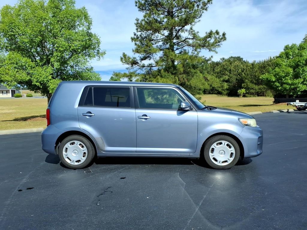 Used 2012 Scion xB FWD image 2
