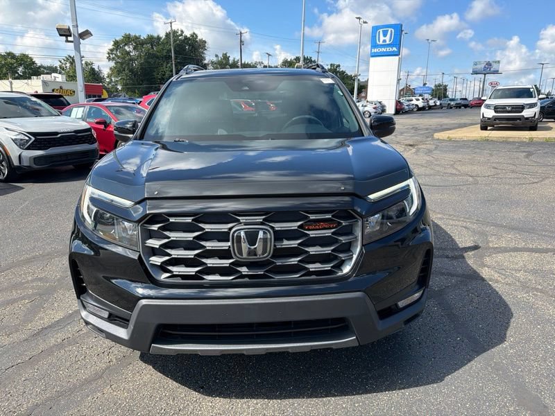 Used 2023 Honda Passport TrailSport image 2