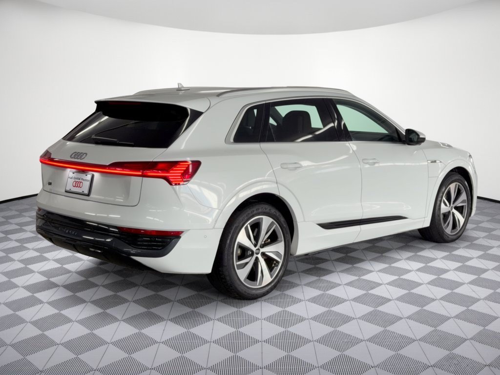 Certified 2024 Audi Q8 e-tron Premium Plus w/ Premium Plus Package AWD/4WD image 9