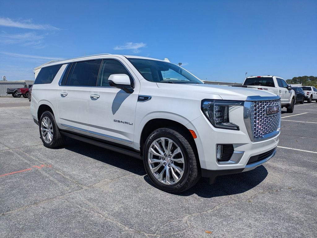 Used 2023 GMC Yukon XL Denali AWD/4WD image 2