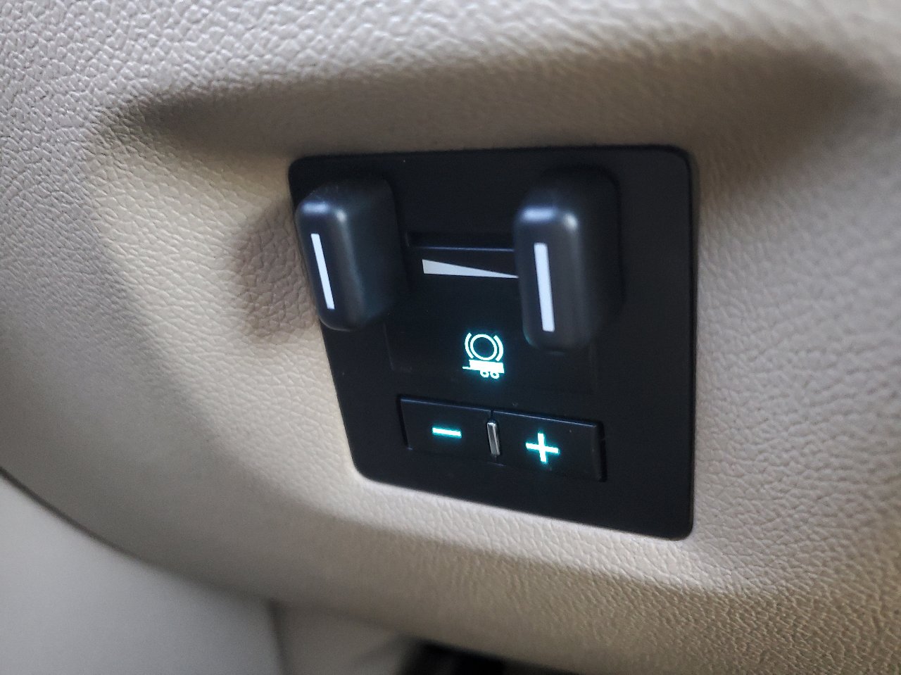 Used 2013 Chevrolet Tahoe LTZ image 43