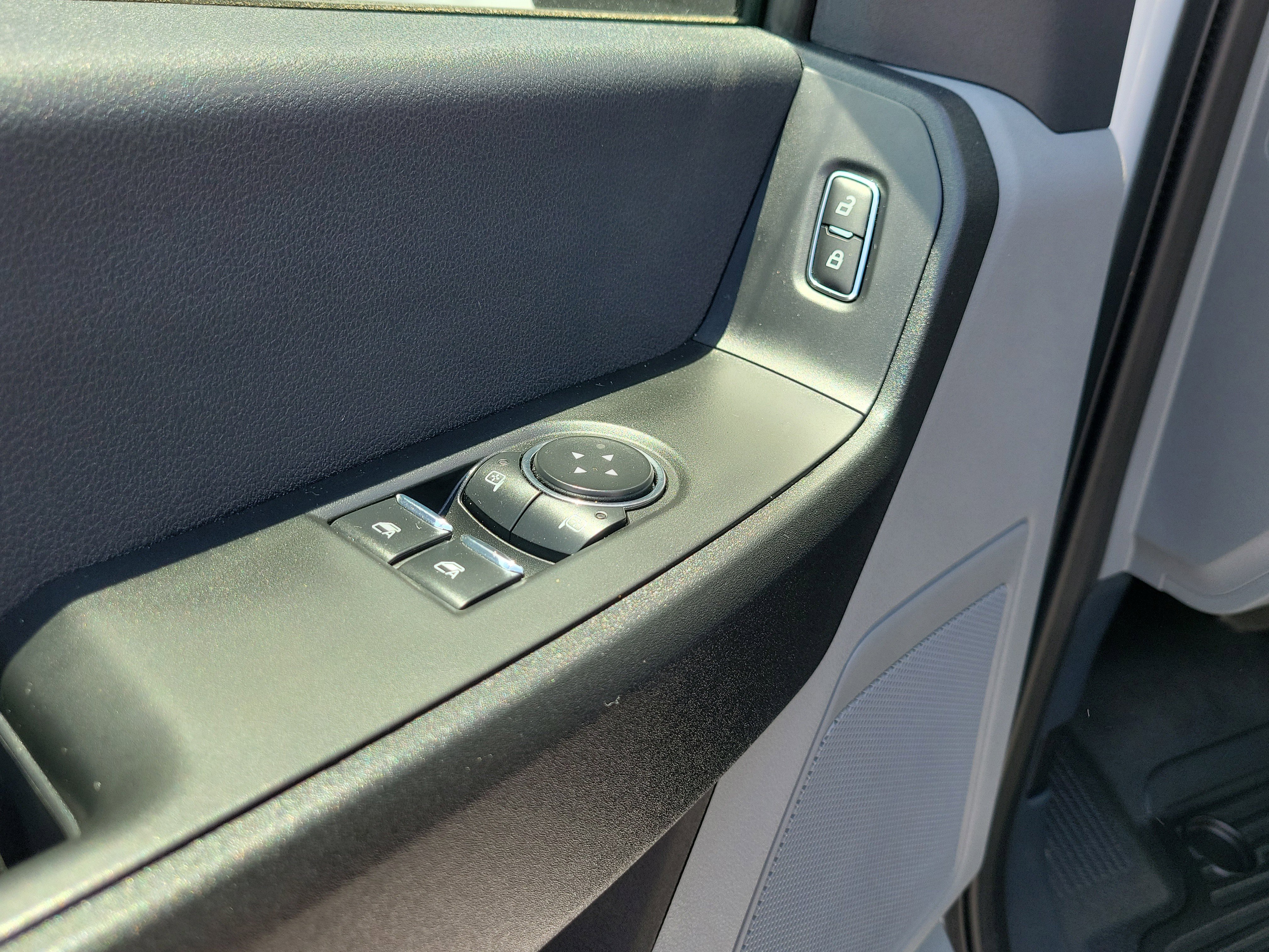 Used 2024 Ford F550 4x4 Regular Cab Super Duty image 10