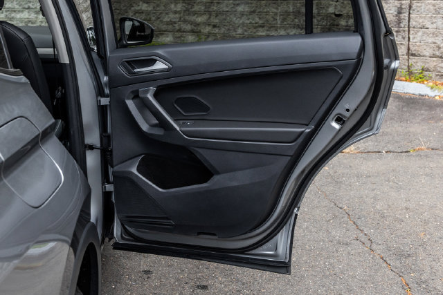 Used 2021 Volkswagen Tiguan SE w/ Panoramic Sunroof Package AWD/4WD image 16
