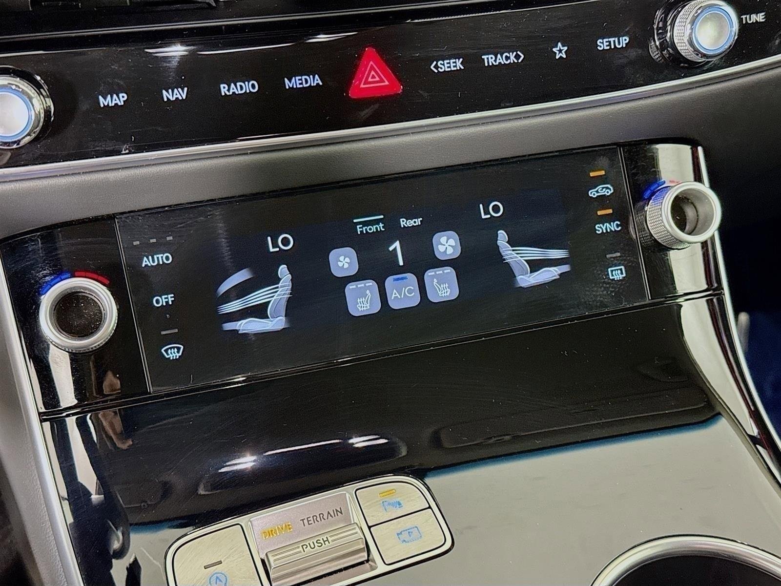 Certified 2026 Genesis GV70 2.5T image 17