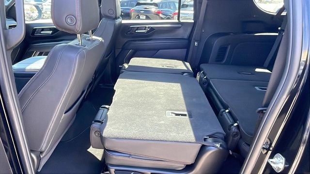 Used 2025 Chevrolet Suburban RST w/ Comfort Package AWD/4WD image 12