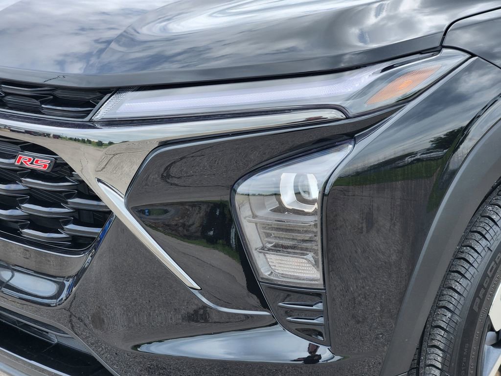 Certified 2025 Chevrolet Trax RS w/ Sunroof Package FWD image 8