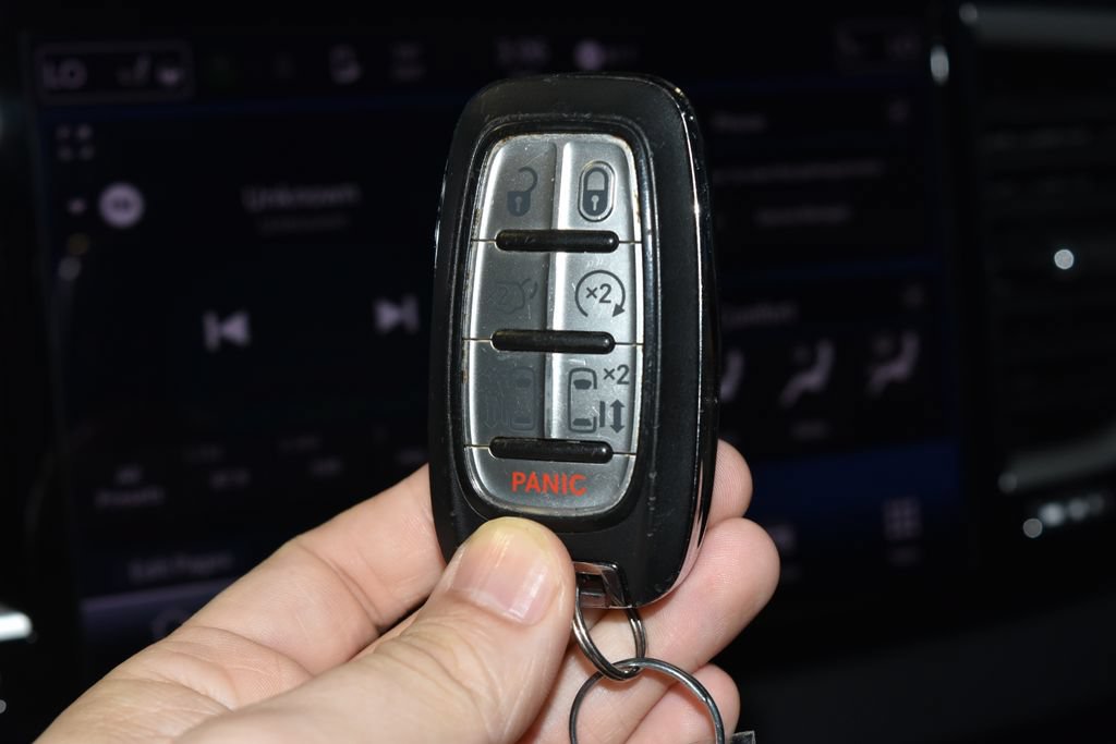Used 2023 Chrysler Pacifica Touring-L FWD image 16
