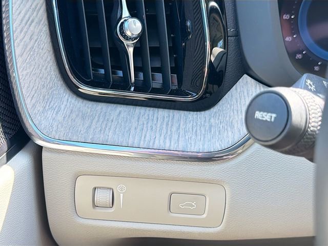 Used 2022 Volvo XC60 B6 Inscription w/ Advanced Package image 36