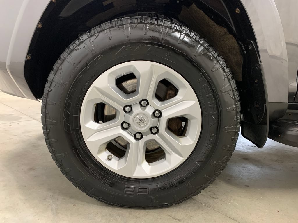 Used 2020 Toyota 4Runner SR5 Premium w/ Moonroof Package AWD/4WD image 21