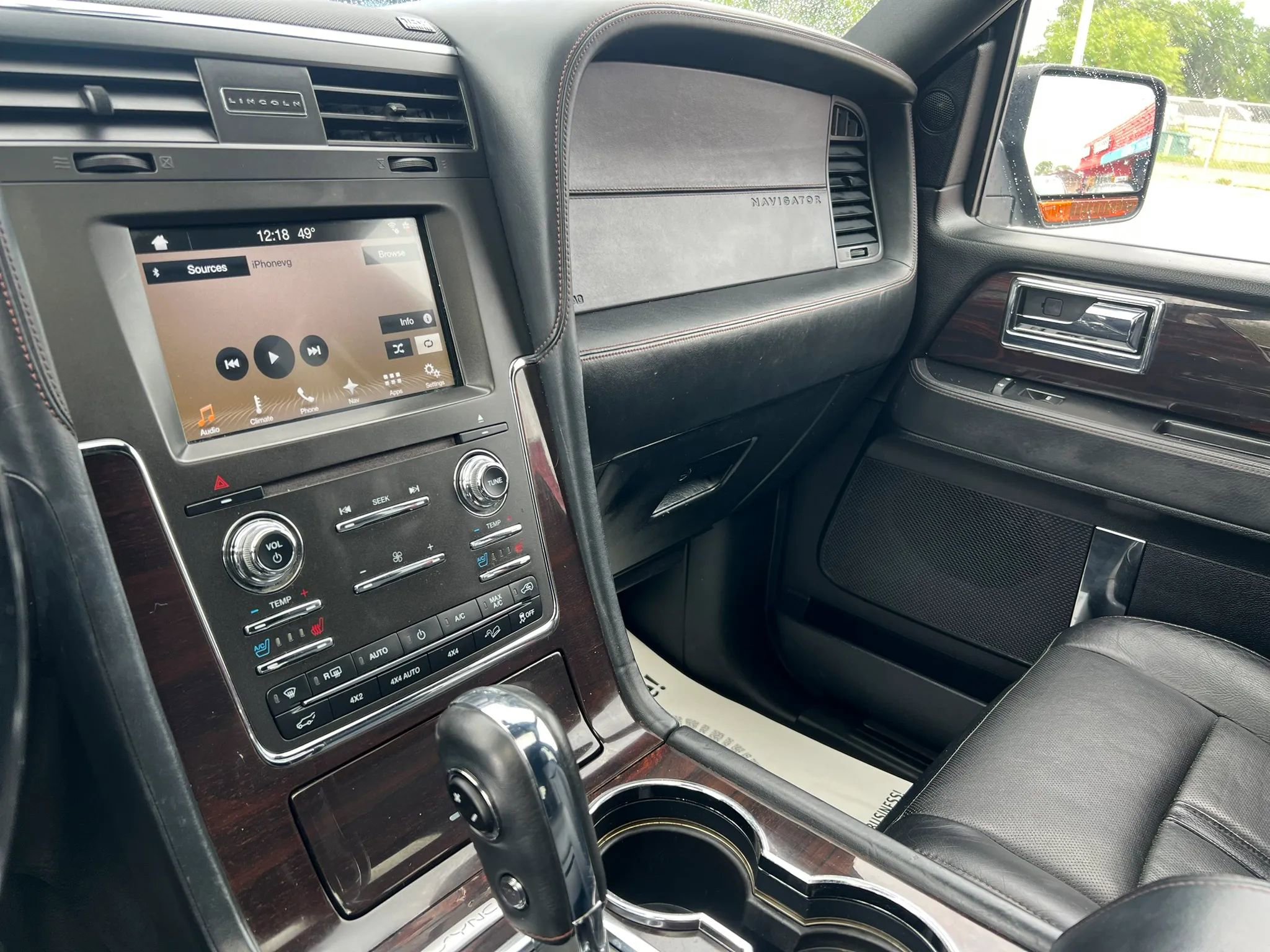 Used 2016 Lincoln Navigator Reserve AWD/4WD image 18