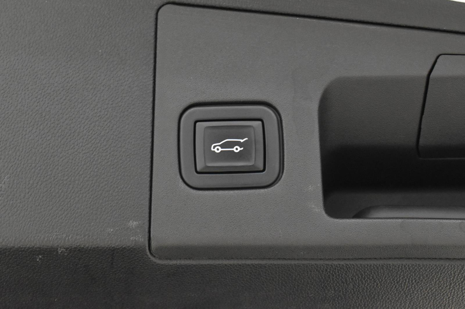 Certified 2022 Cadillac XT5 Premium Luxury w/ LPO, Floor Liner Package image 28