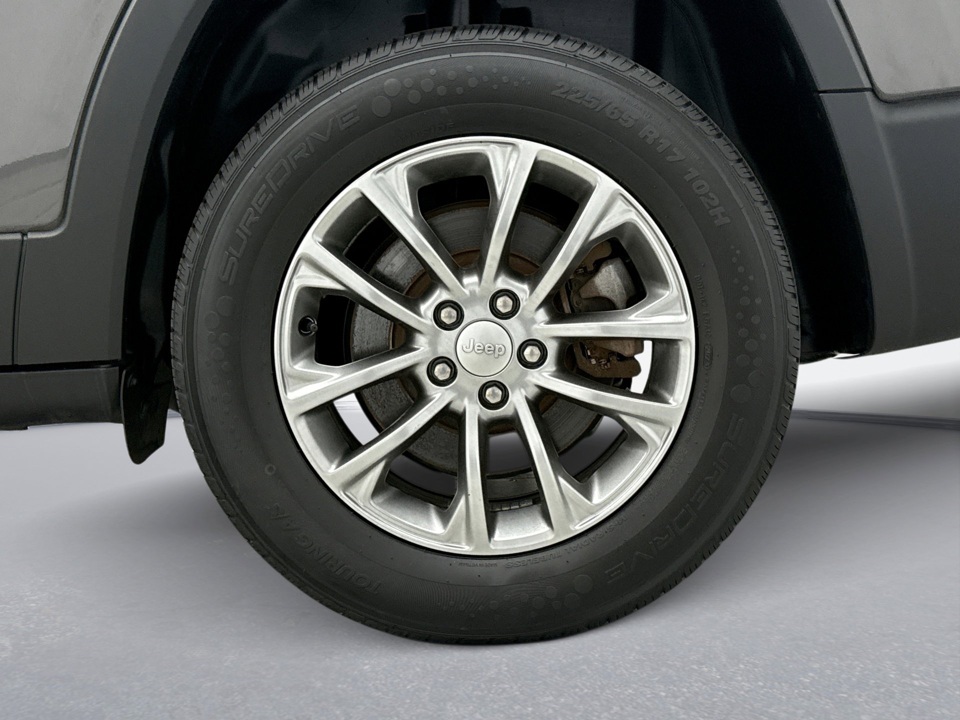 Used 2019 Jeep Cherokee Latitude Plus w/ Comfort/Convenience Group image 11