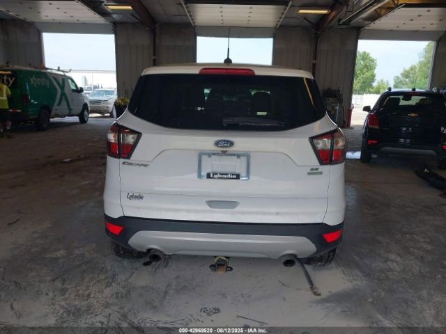 Used 2017 Ford Escape SE image 10