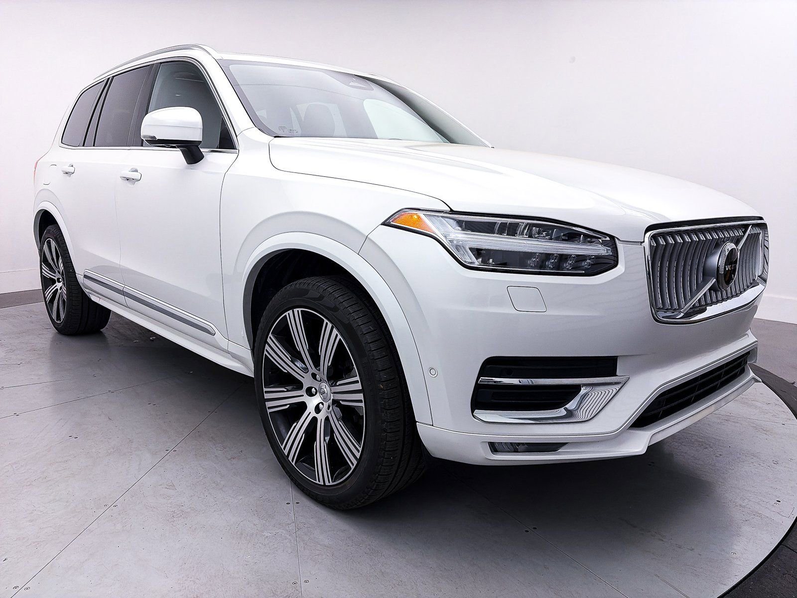 Used 2024 Volvo XC90 B6 Plus w/ Protection Package Premier image 11