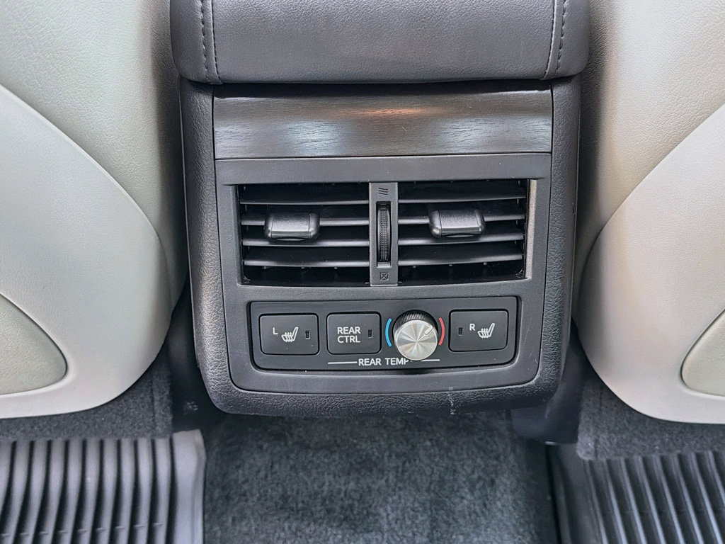 Used 2018 Toyota Avalon Limited w/ All Weather Liner Package FWD image 45